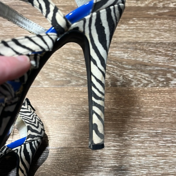 Qupid zebra print 5” heel zipper on back size 8 - Picture 12 of 12